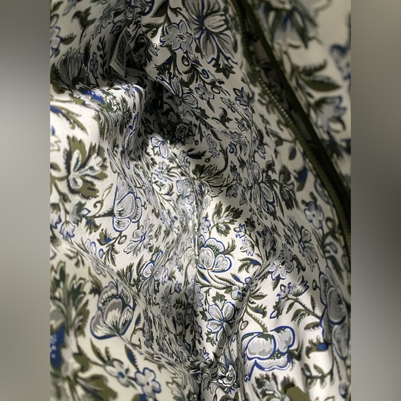 Vera Bradley Triple Zip Crossbody Purse - Picture 14 of 15